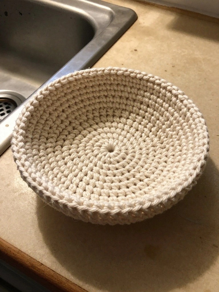 Round Spiral Bowl for Everyday Storage